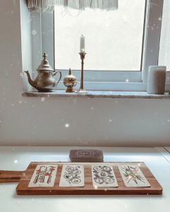 Your Sun in Pisces Tarotscope Attunes You to the Magic of the Season